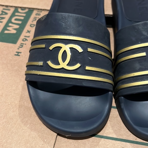 Chanel navy gold pool sandals - Picture 2 of 8